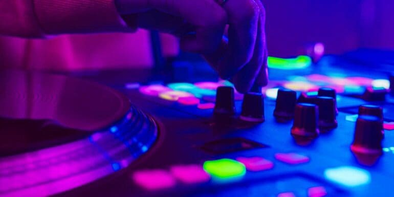 Maxup and mix show on kent radio
